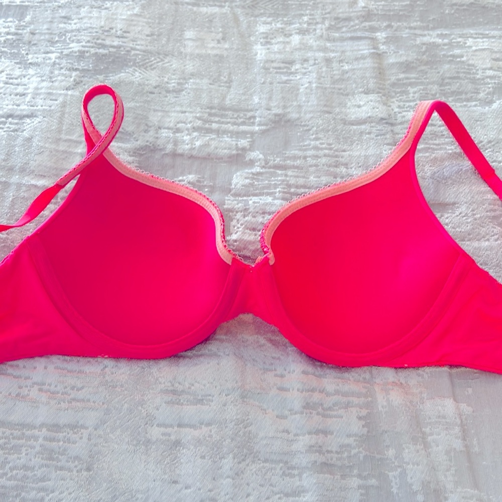VICTORIA’S SECRET BODY BY VICTORIA 32D NWOT - Picture 3 of 3